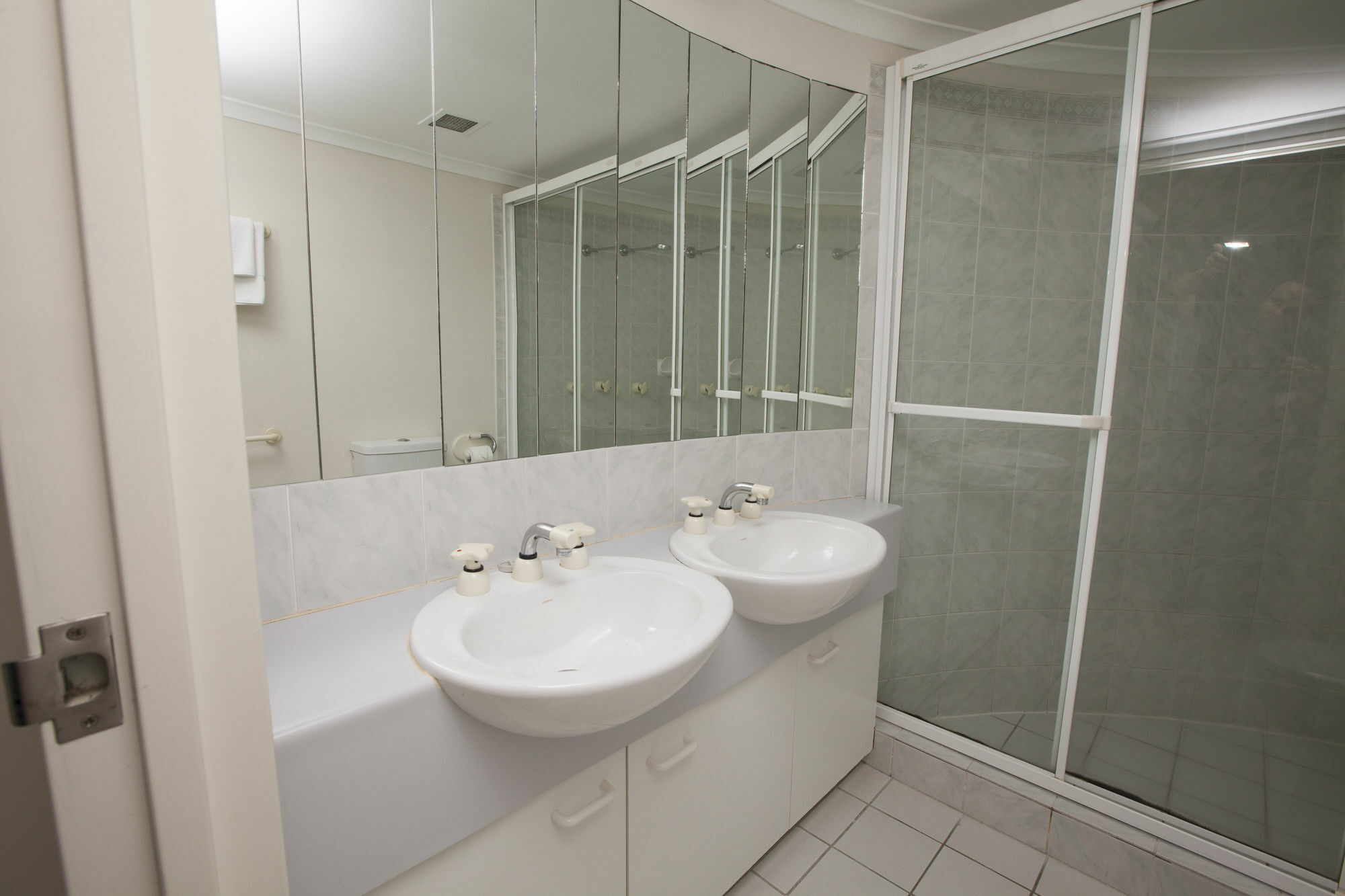 קלונדרה Belvedere Apartments מראה חיצוני תמונה